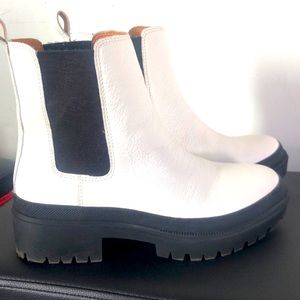 SIZE 7.5 LUCKY brand white leather Chelsea boots!